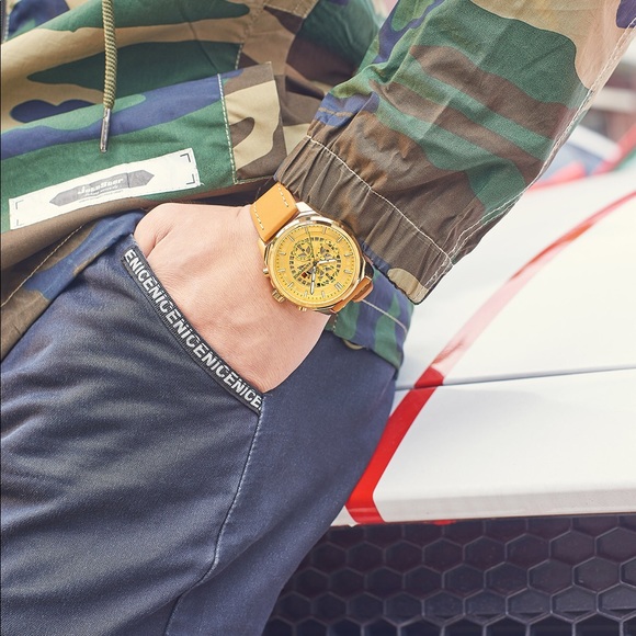 Amazing watch (New with tag 🏷 and box) - Picture 3 of 4